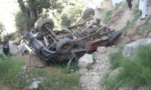 Four die on road in Mansehra, Haripur
