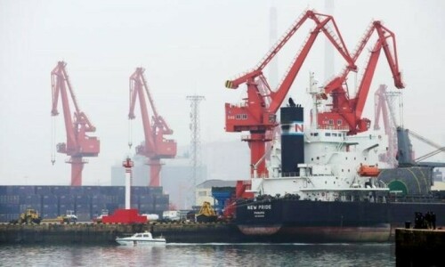 Oil falls over 3pc Oil falls over 3pc