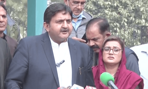 قوانین کے تحت الیکشن کمیشن ایگزیکٹوافسران کو بھی ریٹرننگ افسران تعینات کرسکتا ہے، ملک احمد خان