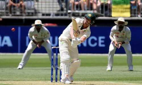 David Warner slams 164 as Australia take control against Pakistan in first Test