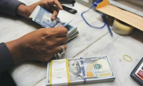 Rupee makes third consecutive gain Rupee makes third consecutive gain