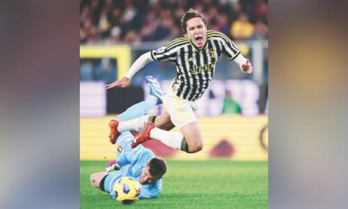 Juve miss chance to go top after Genoa draw