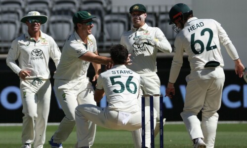 Lyon celebrates 500 wickets as Australia thrash Pakistan by 360 runs in first Test Lyon celebrates 500 wickets as Australia thrash Pakistan by 360 runs in first Test
