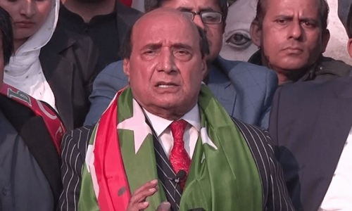 لاہور: سینئر وکیل لطیف کھوسہ کا تحریک انصاف میں شمولیت کا اعلان