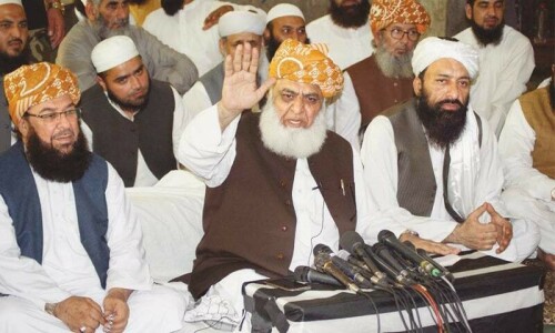 Afghan Taliban request Fazl to mediate between Kabul and Islamabad Afghan Taliban request Fazl to mediate between Kabul and Islamabad