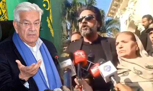 Usman Dar&rsquo;s mother accuses Khawaja Asif of &lsquo;orchestrating&rsquo; police raid at Sialkot home