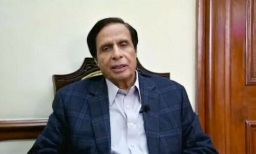 پرویزالہٰی کے کاغذات نامزدگی جمع کروانے کیلئے آئی وکلا کی ٹیم گرفتار