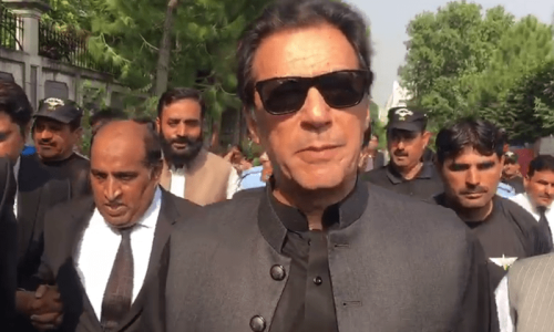 لاہور: عمران خان کے کاغذات نامزدگی این اے 122 سے جمع
