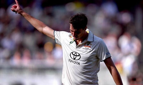 Australia take control of second Test as Pakistan flounder