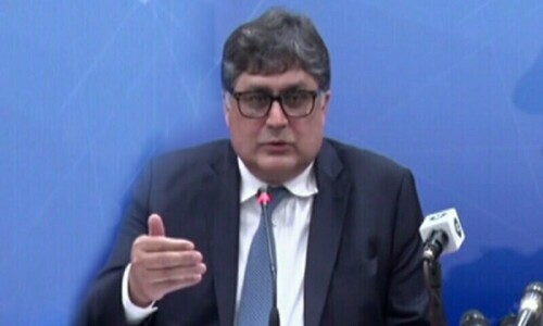 فواد حسن فواد عہدے پر برقرار رہیں گے، الیکشن کمیشن نے محفوظ فیصلہ سنا دیا