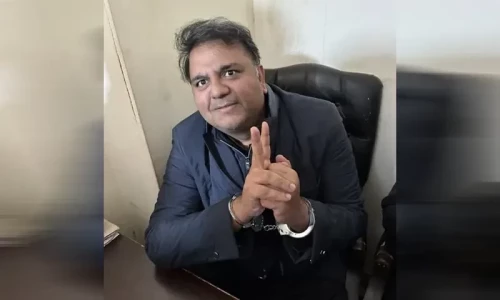 فواد چوہدری کو اشتہاری قرار دینے کا فیصلہ 11 جنوری تک معطل