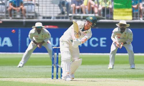 Australia in control as Warner ton wears down Pakistan