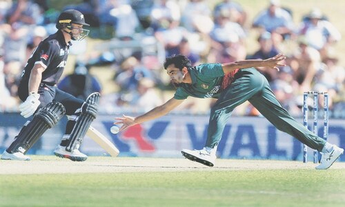 NZ down Bangladesh to win ODI series despite Sarkar&rsquo;s hundred