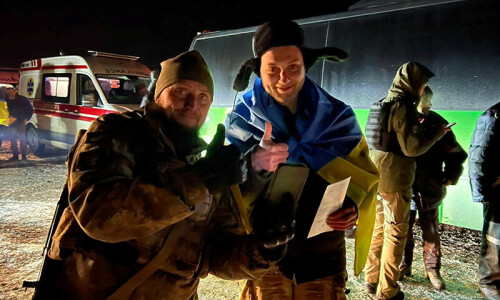 Ukraine, Russia swap POWs in first deal in months