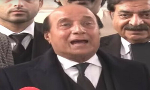 الیکشن کمیشن جانبدار ہے، جیل جا کر بانی پی ٹی آئی پر فرد جرم عائد کر رہا ہے، لطیف کھوسہ