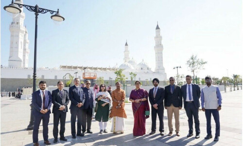 Indian minister visits Madina after New Delhi, Riyadh sign Haj agreement: reports Indian minister visits Madina after New Delhi, Riyadh sign Haj agreement: reports