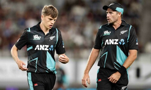 Southee hits milestone as New Zealand beat Pakistan in first T20 Southee hits milestone as New Zealand beat Pakistan in first T20
