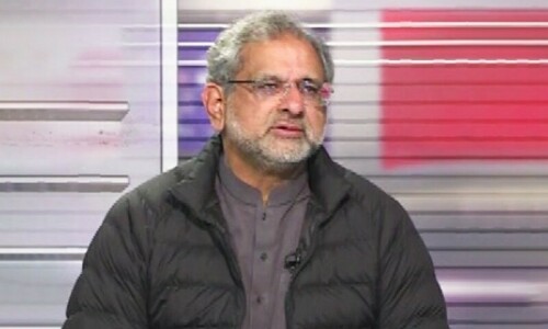 ملک شدید ابہام کا شکار ہے جسے دور کرنے کیلئے انتخابات آگے کردیے جائیں، شاہد خاقان عباسی