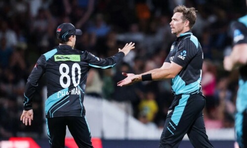 New Zealand beat Pakistan by 21 runs to take control of T20 series New Zealand beat Pakistan by 21 runs to take control of T20 series