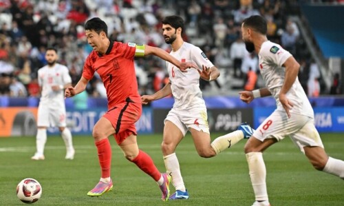 Lee upstages misfiring Son as South Korea win Asian Cup opener
