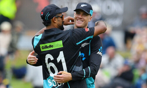 Allen’s record 137 gives New Zealand series-clinching Pakistan T20 win Allen’s record 137 gives New Zealand series-clinching Pakistan T20 win