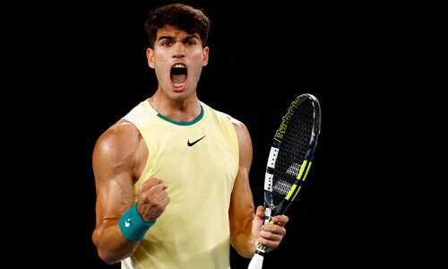 Alcarez dominates on return to Australian Open as Swiatek shines