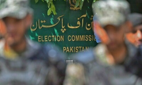 لاہور ہائیکورٹ: پرویز الٰہی کی اہلیہ نے مور کے نشان کیلئے درخواست دائر کردی