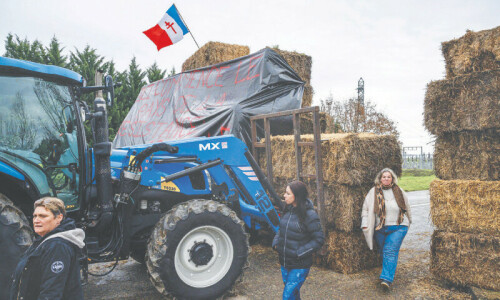 French farmers threaten more protests French farmers threaten more protests