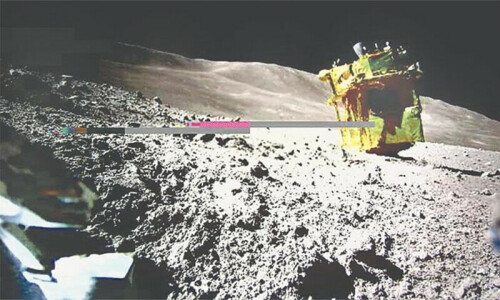 Japanese craft makes successful, pin-point Moon landing