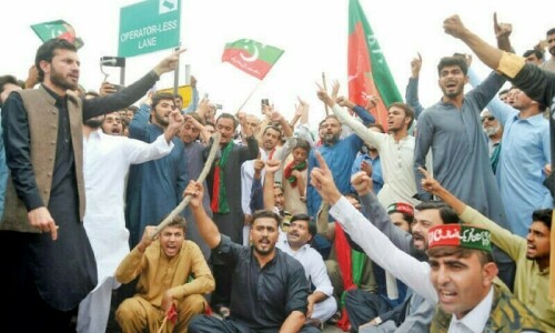 Bajaur PTI contenders take oath of loyalty