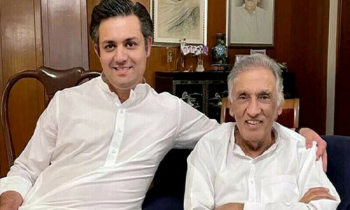 سابق گورنر پنجاب میاں اظہر لاہور سے گرفتار
