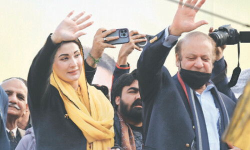 Nawaz takes on ex-judges at Old Anarkali rally in Lahore