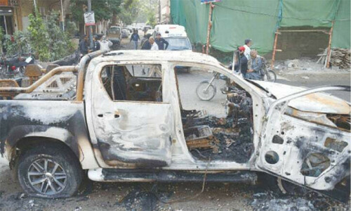 Violence breaks out after MQM-P worker killed in clash with PPP Violence breaks out after MQM-P worker killed in clash with PPP