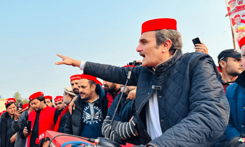 Ameer Hoti accuses ex-CMs Khattak, Mahmood of corruption