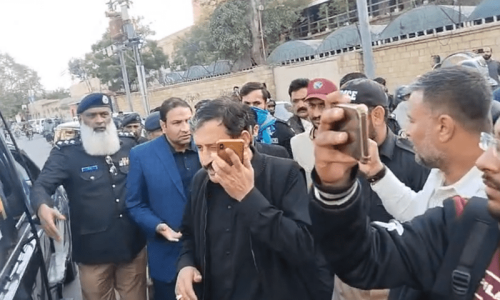 بغیر اجازت ریلی نکالنے کا الزام، ہائی کورٹ کے باہر سے 4 پی ٹی آئی رہنما گرفتار