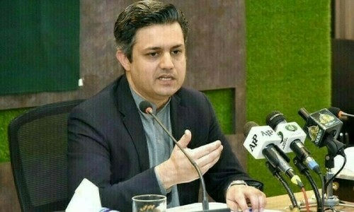 حماد اظہر نے انتخابات سے دستبرداری کا اعلان کردیا