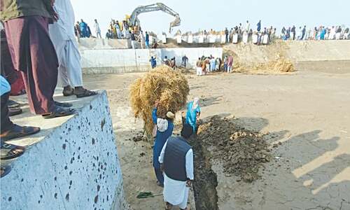 Three engineers suspended after collapse of flood control mechanism