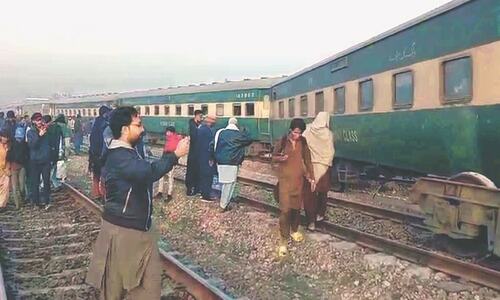 Shalimar Express derails near Bin Qasim