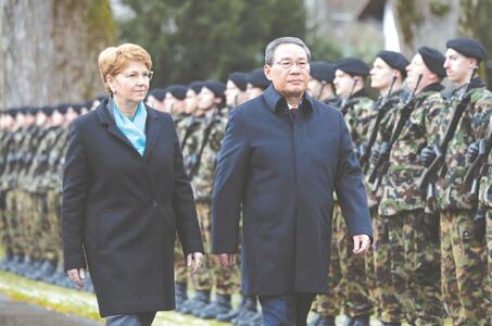 China-Swiss talks touch on visa-free travel, trade