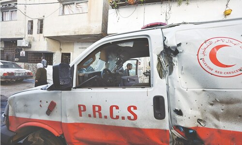 Gunfire, air strikes shake Khan Yunis as Israel pushes south