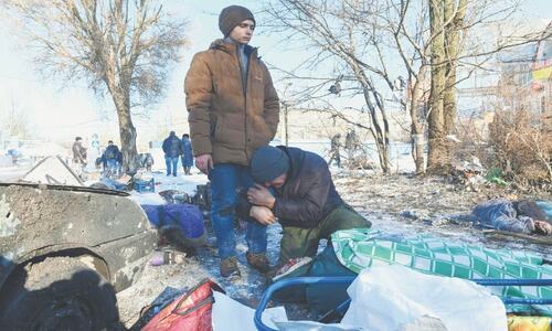 Strike on busy market kills 25 in eastern Ukraine