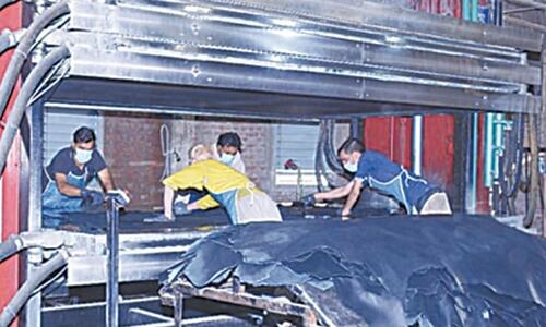 Exports of non-textile goods shrink