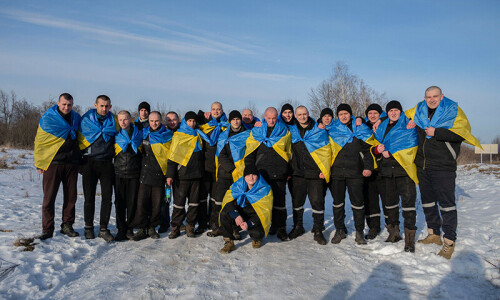 Ukraine and Russia swap 400 POWs