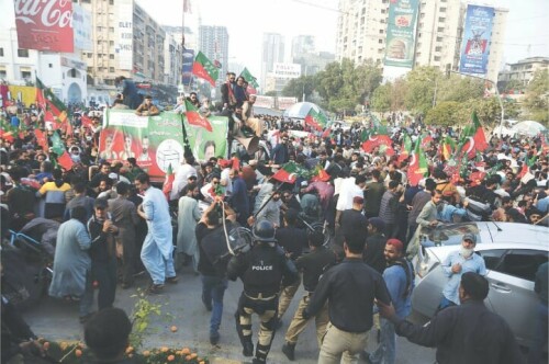 Crackdown on PTI continues as Karachi police pick up 39 more workers