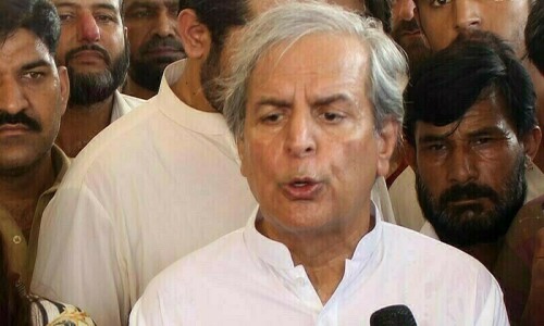 ملتان: پولیس کا سینئر سیاستدان جاوید ہاشمی کی رہائش گاہ پر چھاپہ، رشتے دار گرفتار