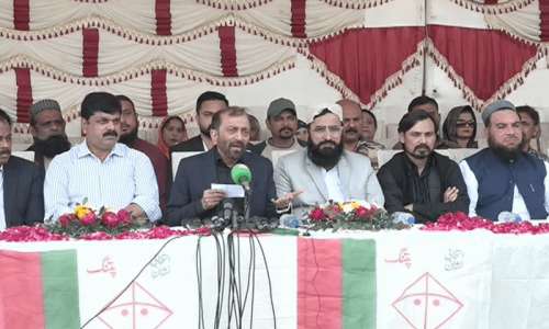 کراچی کی 3 نشستوں پر جے یو آئی کے امیدوار ایم کیو ایم کے حق میں دستبردار ہوگئے ہیں، فاروق ستار