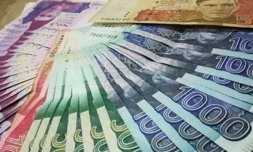 پاکستان کے ڈیفالٹ کا خطرہ ختم، سرمایہ کار آئی ایم ایف معاہدے کیلئے نئی حکومت کے منتظر ہیں، بلوم برگ