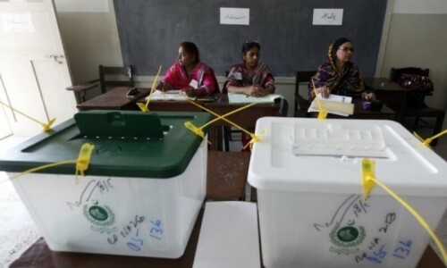 ملک کے مختلف حصوں میں پولنگ کا عمل تاخیر کا شکار