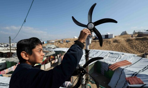 Teenage ‘Newton of Gaza’ creates system to light up family tent Teenage ‘Newton of Gaza’ creates system to light up family tent