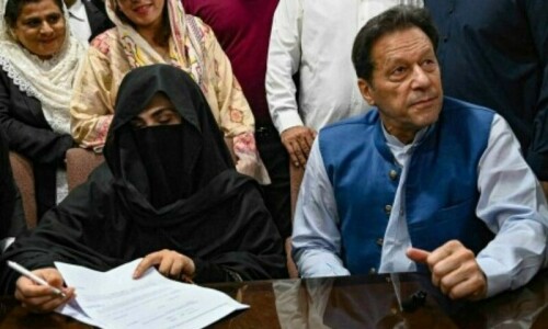 اسلام آباد: اڈیالہ جیل میں قید عمران خان اور دیگر اہم سیاسی شخصیات نے ووٹ کاسٹ کردیا